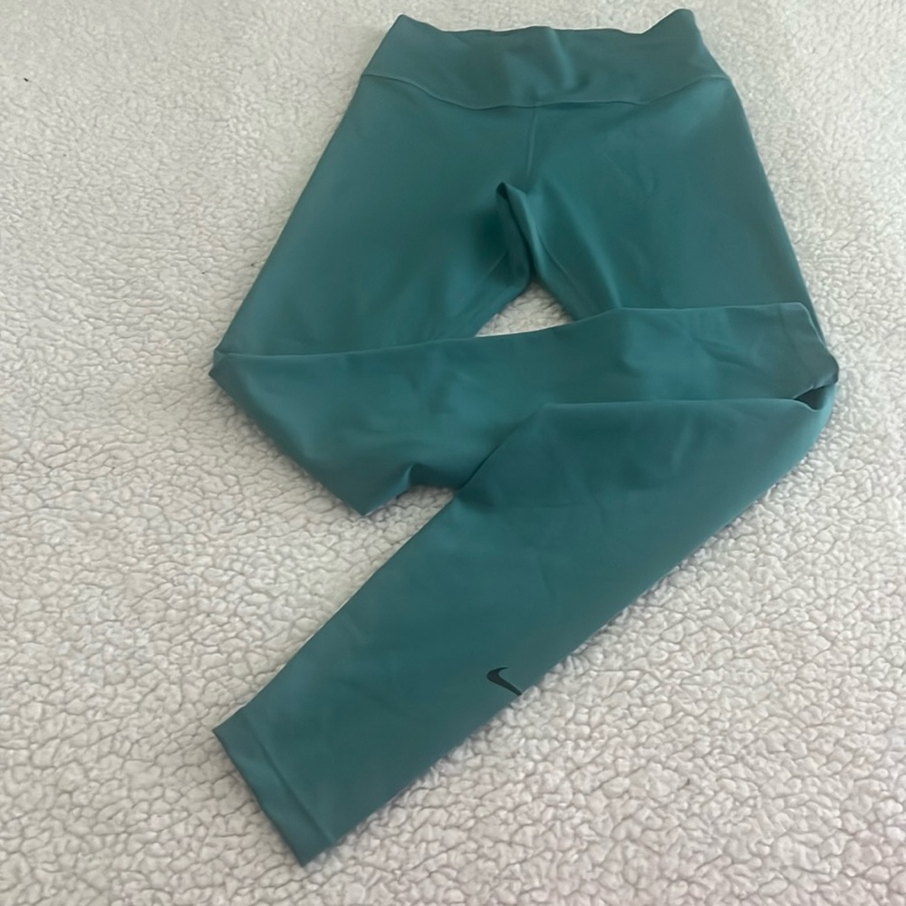 NIKE DRI-FIT -Small